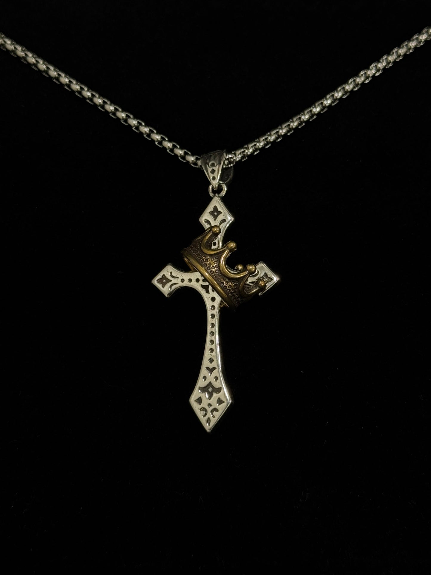 Naszyjnik Korona na Krzyżu