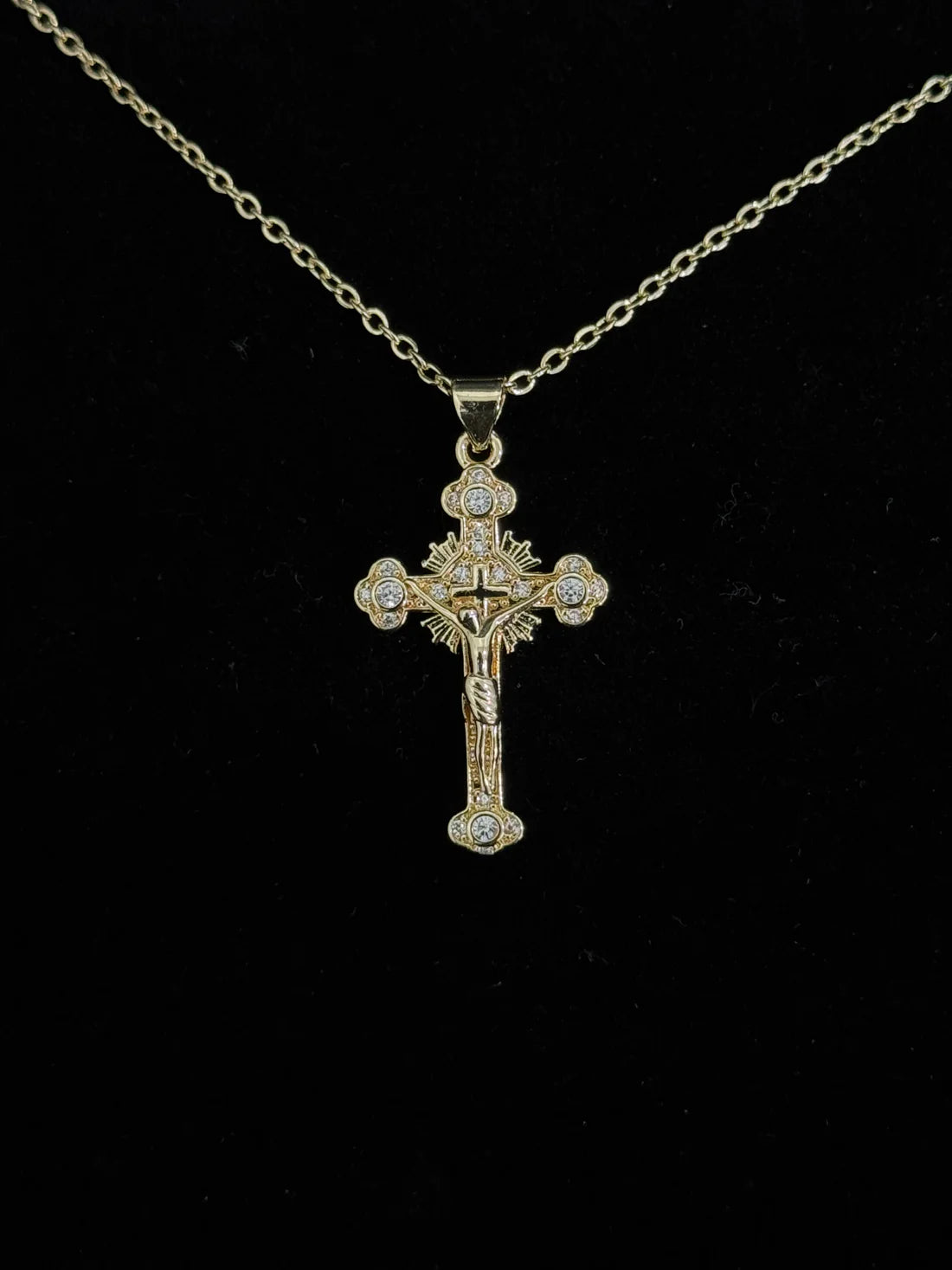 Naszyjnik Krzyż z Jezusem